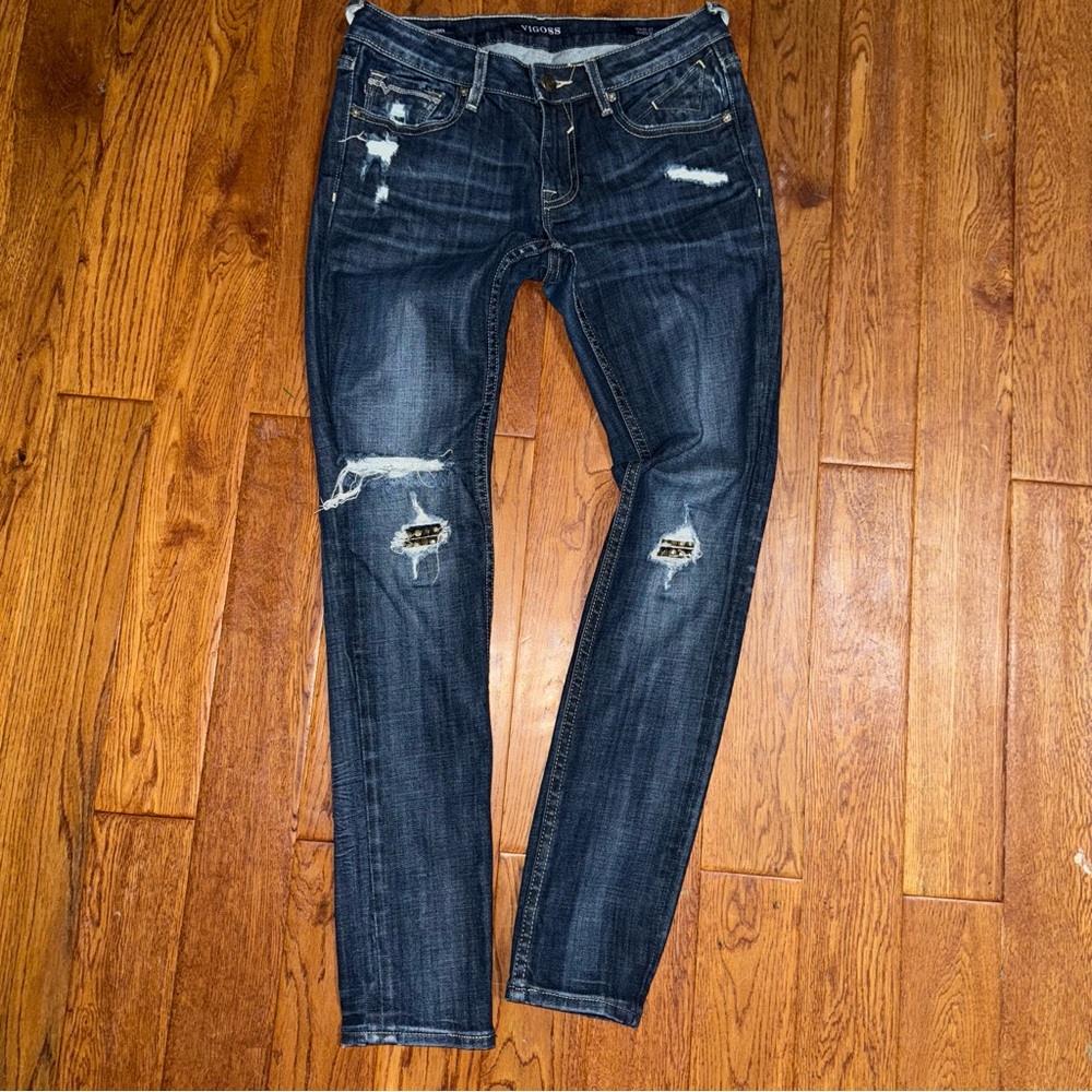 Distressed skinny jeans